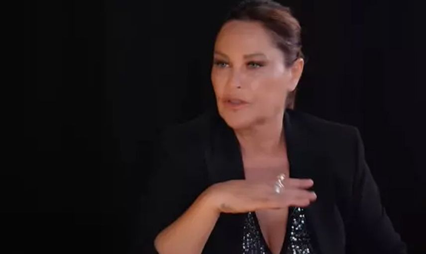 Deniz Çakır'dan Hülya Avşar'ın programında olay sözler: ''Öpüşmenin olmadığı ekranlarda''