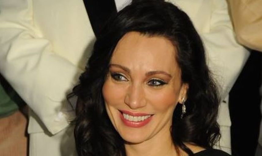 Angelina Jolie'ye Benzemek için Türlü Estetikler Yaptıran Umut Akyürek'in Parmak Isırtan Pozlar
