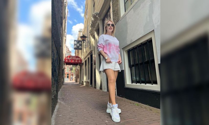 Amsterdam’dan olay yaratacak poz! Seda Sayan ve genç eşinin paylaşımı takipçilerini çıldırttı