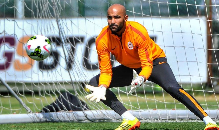 Fenerbahçe Transferde Eski Galatasaraylı Sinan Bolat'ı Gözüne Kestirdi!