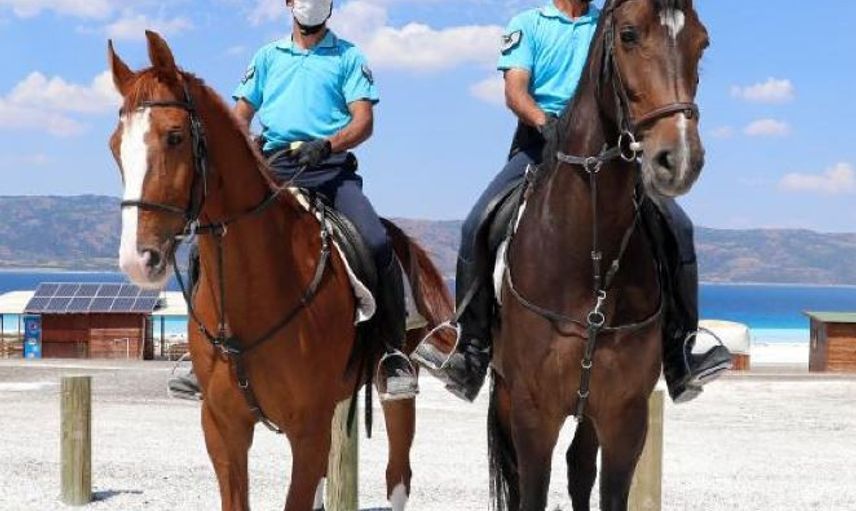 Salda Gölü'nün Doğal Yapısını Korumak İçin Atlı Jandarmalar Görev Yapacak