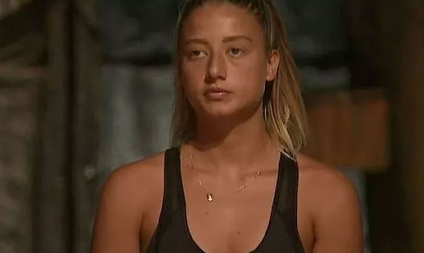 Gözler bugün de bayram etti! Survivor'un eski yarışmacısı Aleyna şok baskın yiyince sütyensiz kapıyı açtı görenlerin yüreği hopladı