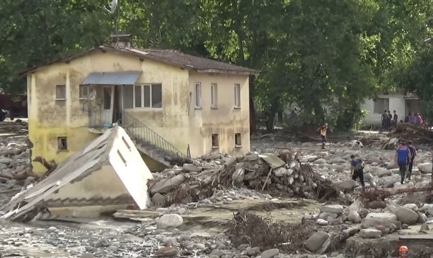 Talihsiz Adam 3 Yıl Daha Sinop'ta Selde Yıkılan Evinin Kredisini Ödeyecek