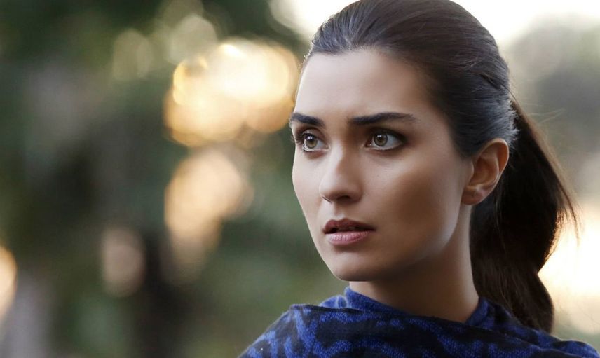 Ünlü oyuncu Tuba Büyüküstün kızlarını da alıp Türkiye’yi terk etti: ‘Burada kendimi evimde hissediyorum’