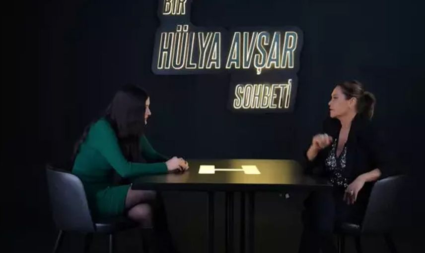 Deniz Çakır'dan Hülya Avşar'ın programında olay sözler: ''Öpüşmenin olmadığı ekranlarda''
