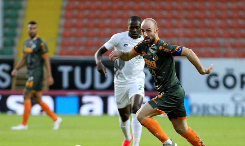 Medipol Başakşehir Alanyasporlu Efecan Karaca'yı Transfer Etmek İstiyor!