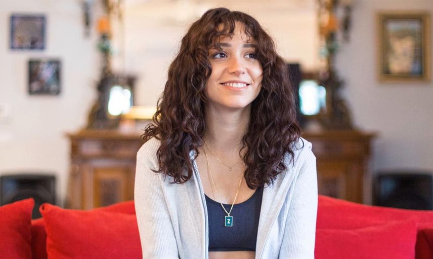 ZEYNEP BASTIK KİMDİR?