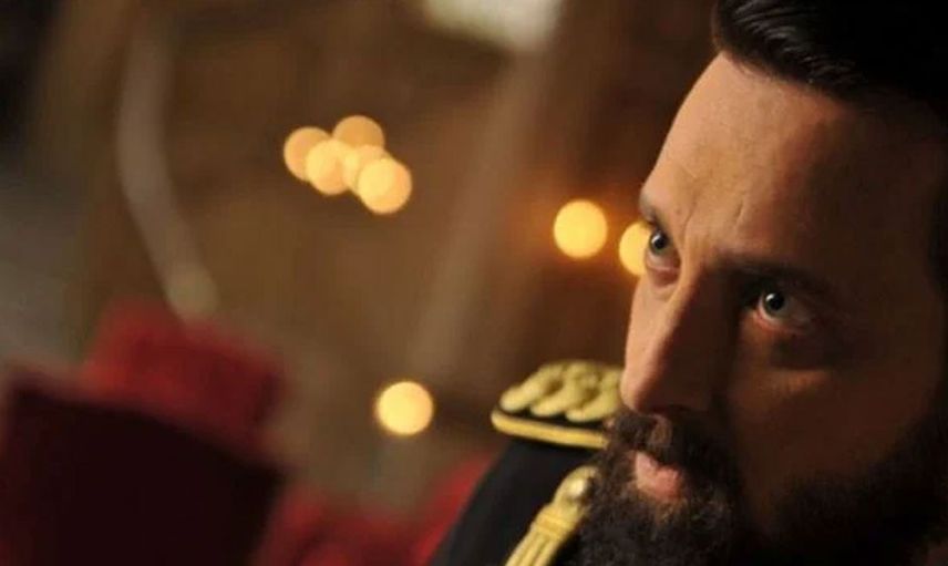 Ünlü oyuncu hastanelik oldu! Kısa mesafe için taksi çevirince yumruklar havada uçuştu