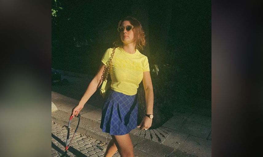 Burcu Özberk tatillere doyamadı! Verdiği mini etekli pozlarla erkekleri kendisine hayran bıraktı