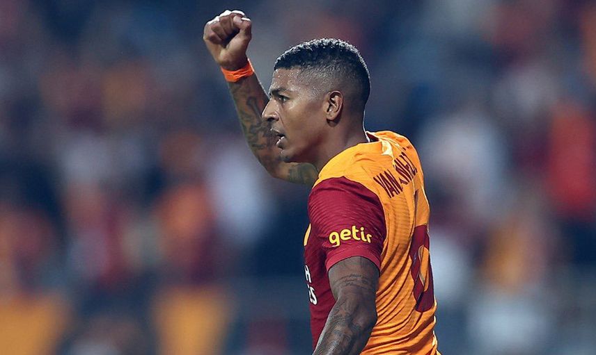 Galatasaray'ın yıldız isimlerinden Patrick Van Aanholt'un Fatih Terim'in görevden ayrılması hakkında söylediği sözler büyük ses getirdi