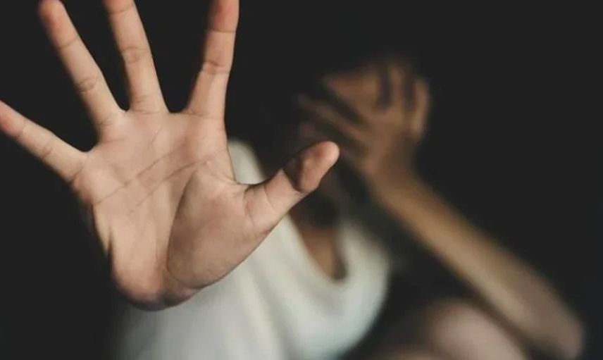Arapsaçı bundan daha kolay çözülür! Dayısının karısıyla ve onun kızıyla birlikte olan yeğen akıllara Behlül'ü getirdi