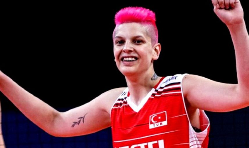 Cinsel eğilimini değiştiren voleybolcu Ebrar Karakurt'un herkesten sakladığı fotoğraflar ifşa oldu