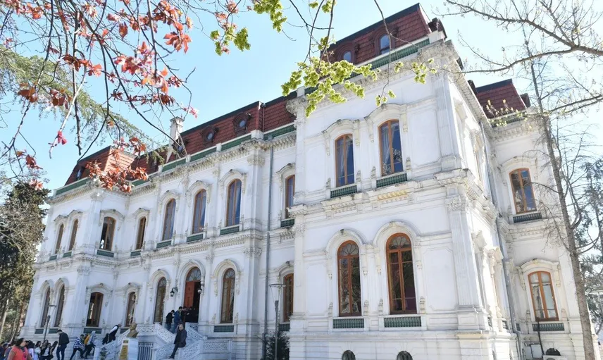 Hababam Sınıfı Yeniden Ekibi Tarihi Merdivenlerde Buluştu