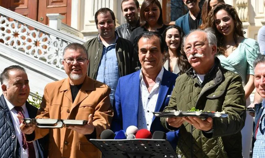 Hababam Sınıfı Yeniden Ekibi Tarihi Merdivenlerde Buluştu