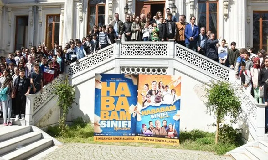 Hababam Sınıfı Yeniden Ekibi Tarihi Merdivenlerde Buluştu
