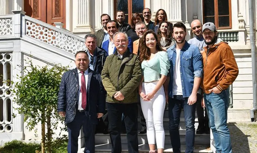 Hababam Sınıfı Yeniden Ekibi Tarihi Merdivenlerde Buluştu