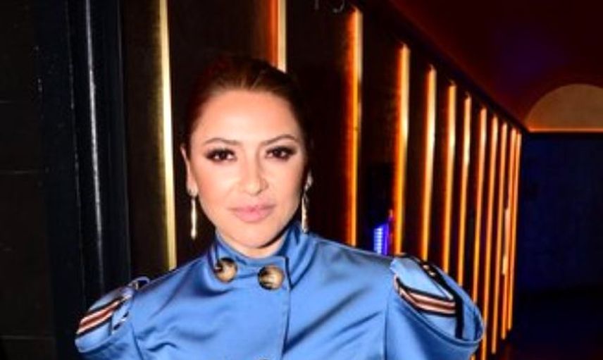 Hadise Mavi Tulumuyla Alay Konusu Oldu
