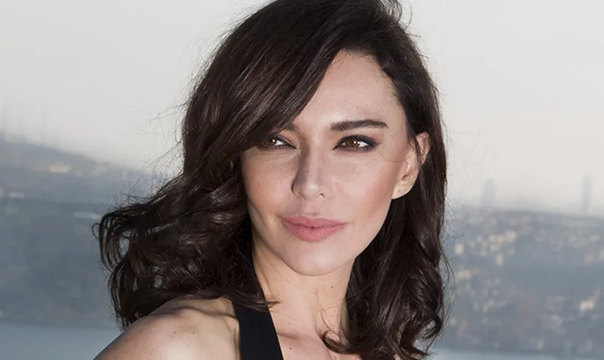 Hande Ataizi Sosyal Medyayı Salladı