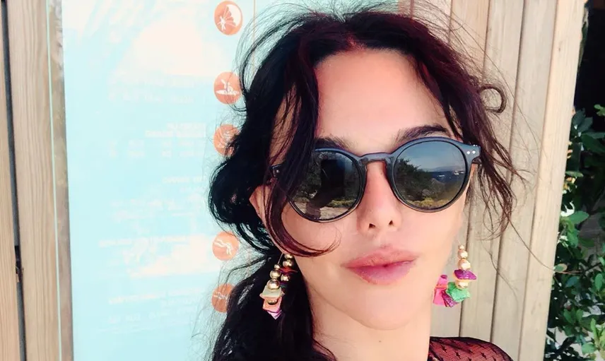 Hande Ataizi Coronavirüs Nedeniyle Düğün Tarihini Erteledi