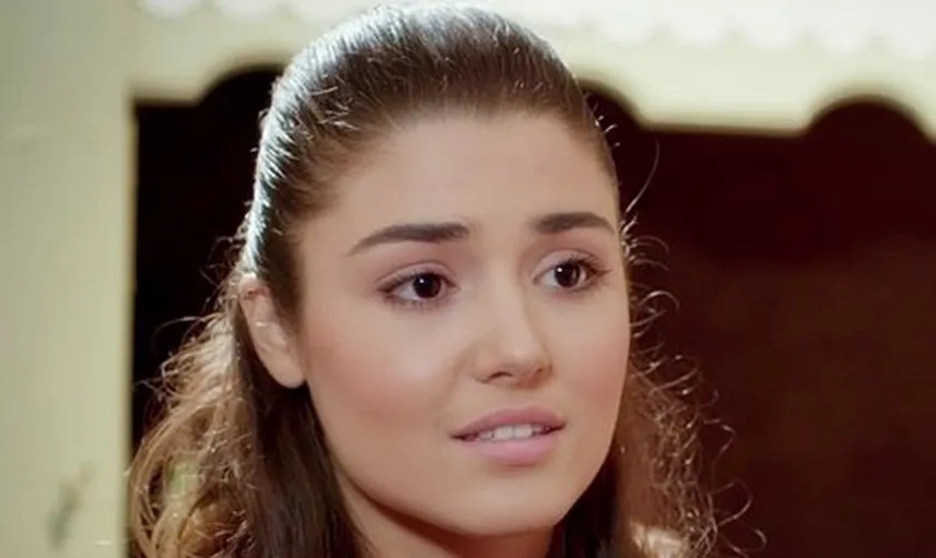 Hande Erçel'in Yatak Odası Fotoğrafları Ortaya Çıktı