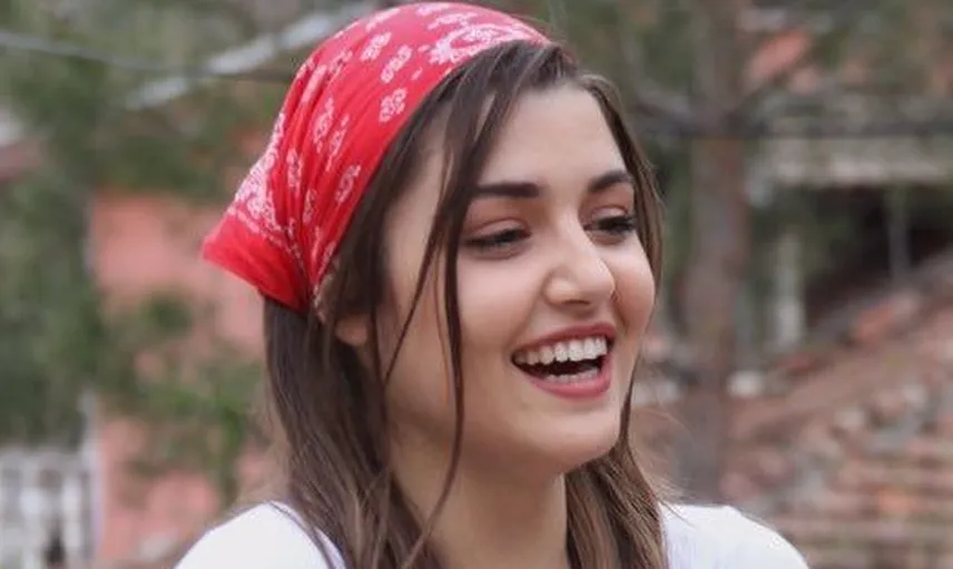 Hande Erçel'in Yatak Odası Fotoğrafları Ortaya Çıktı