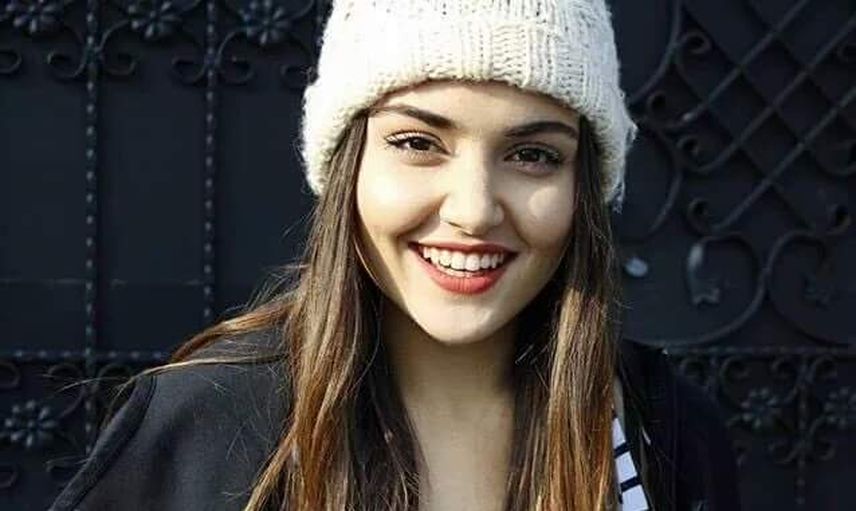 Hande Erçel Sarhoş Bir Halde Şoför Ararken Böyle Görüntülendi