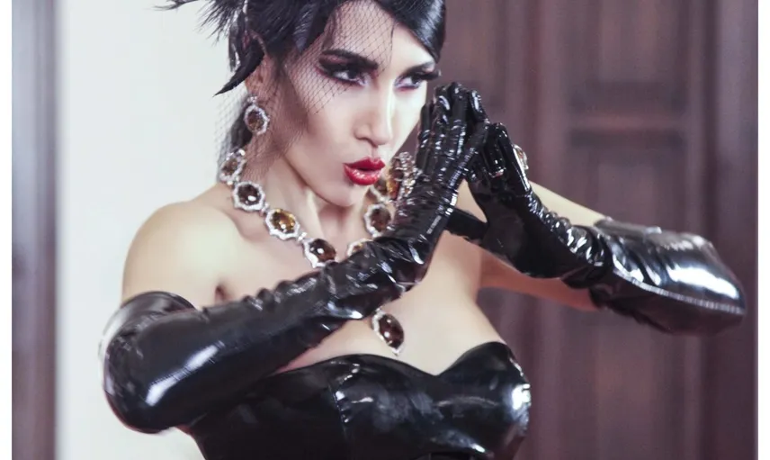 Hande Yener Yeni İmajıyla Çok Konuşuldu