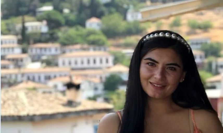 Hanife Bikinili Pozunu Paylaştı
