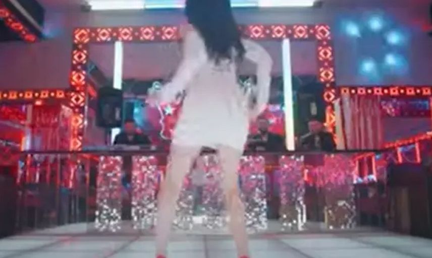 İnci Taneleri Dilber'in yeni dansı yine ortalığı yaktı: Ben yola gelmem!