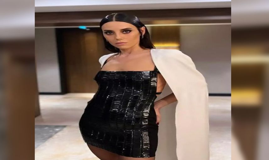 Cansu Dere Şahsiyet dizisinin galasında süper mini elbisesiyle olay yarattı!
