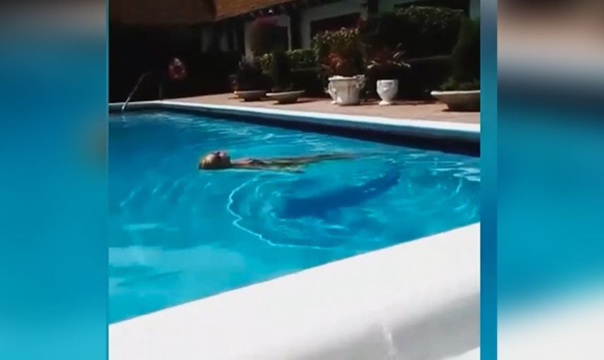 Ahu Tuğba fiziği ile genç kızlara taş çıkarttı! Yeşilçam'ın ünlü ismi Miami sahillerinde sereserpe pozlar verdi