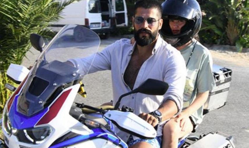 Burak Özçivit ve Fahriye Evcen Bodrum'da Motosiklet Turuna Çıktı!