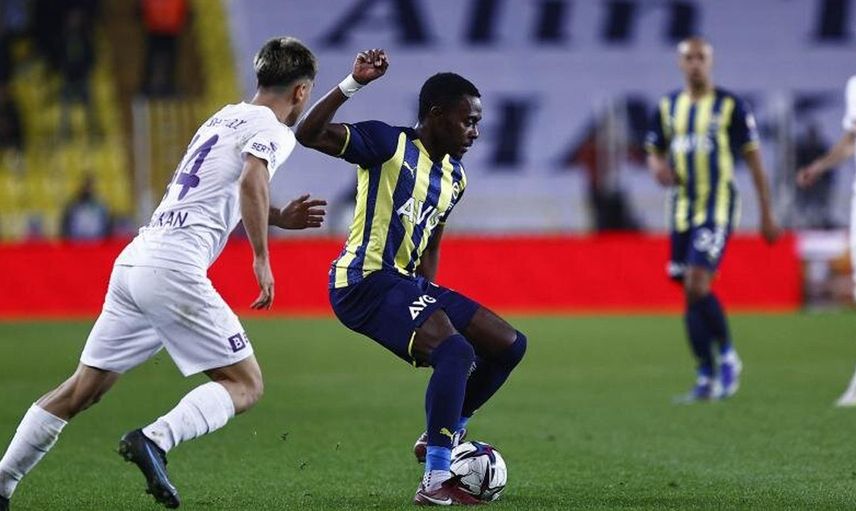 Fenerbahçeli Bright Osayi-Samuel, Emre Belözoğlu'nun transferinde kendisini nasıl ikna ettiğini açıkladı
