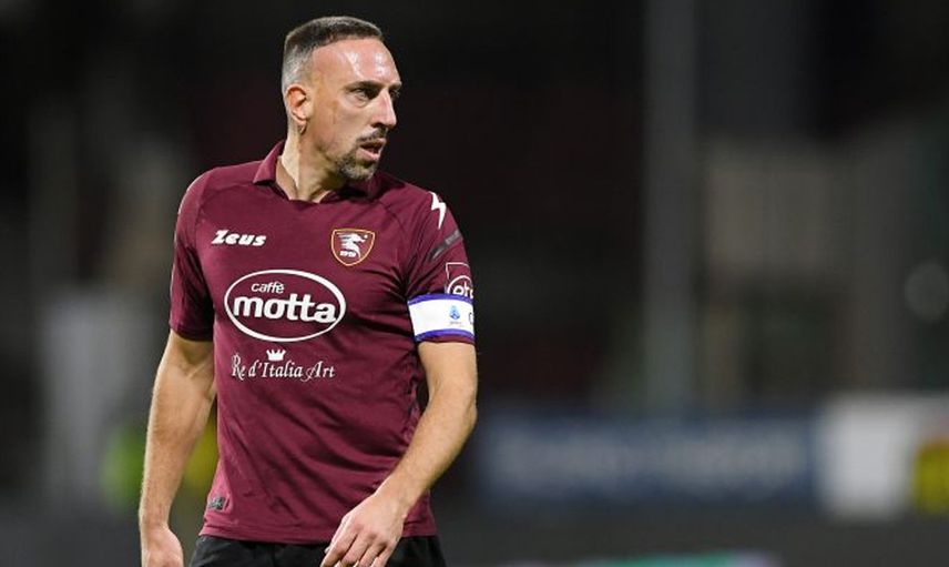Galatasaray'ın eski yıldızı Franck Ribery geçirdiği trafik kazası sonrası hastaneye kaldırıldı!