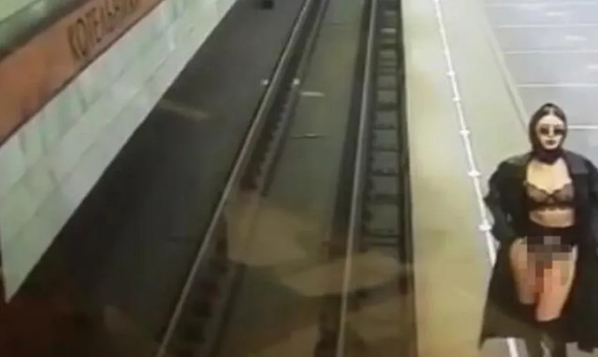 Rus Kadının Metroda Yaptığı Şey Görenleri Şaşkına Çevirdi
