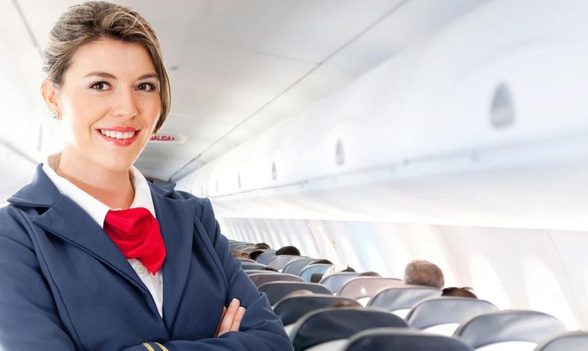 Hostesin uçakta yaptıkları yolcuları ayağı kaldırdı!