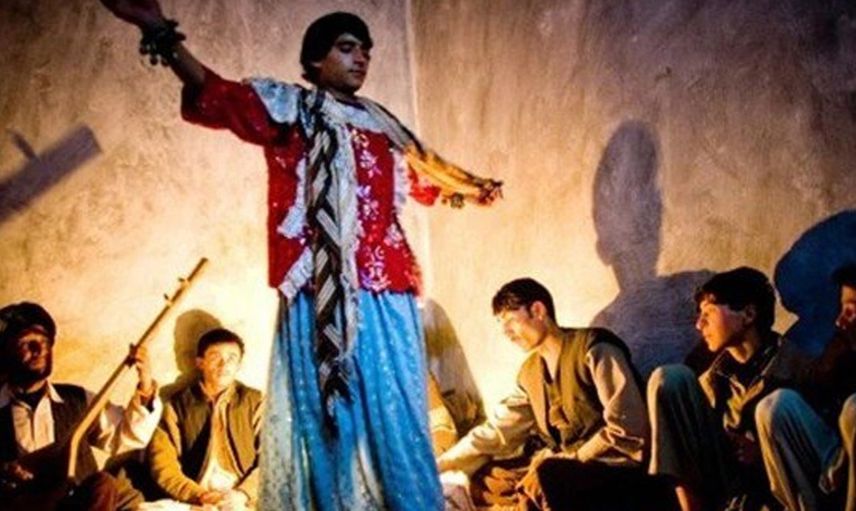 Afganistan'da iğrenç gelenek! Erkek çocuklarına yaptıkları mide bulandırıyor