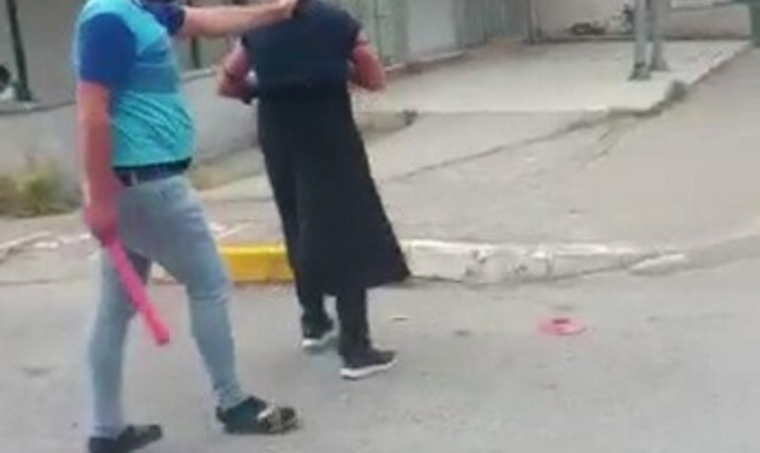 İstanbul'da Eşini Taciz Eden Adama Etek Giydirdi