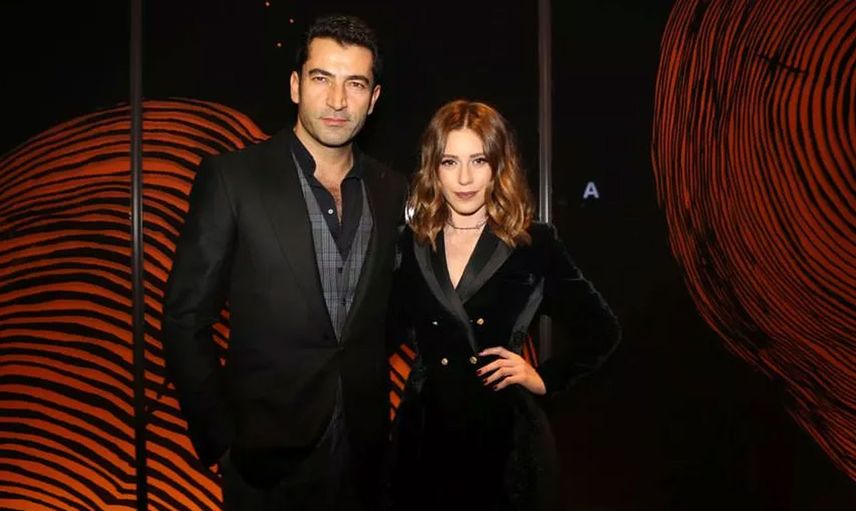 İkinci bebeğine hamile olan Sinem Kobal, doğuma haftalar kala paylaştığı cesur pozla herkesi kendine hayran bıraktı