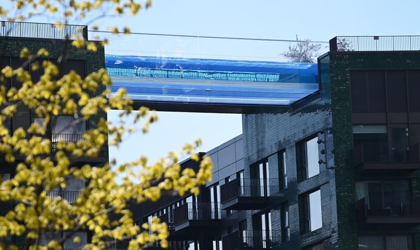 İngiltere'de Saydam Gökyüzü Havuzuna Ziyaretçiler Akın Etti