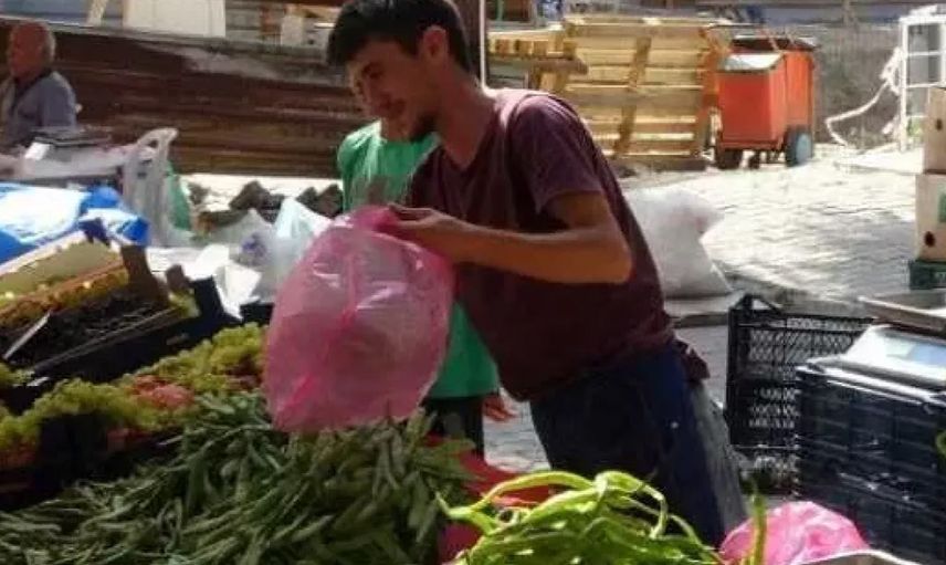 İnsanlık ölmemiş! Bolu’da hesabına 212 bin lira yatan pazarcı öyle bir şey yaptı ki görenler hayret etti