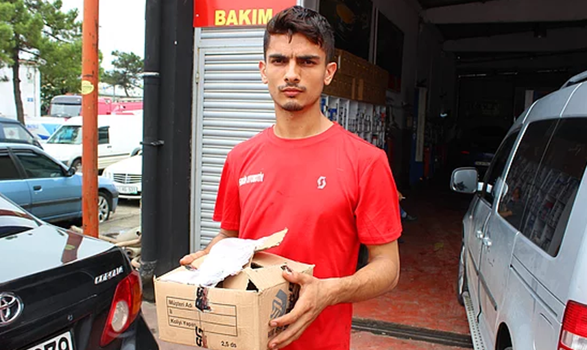 İnternetten Alışveriş Veren Adamın Kolisinden Kavun Çıktı