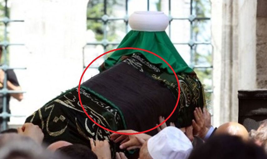 İsmailağa Cemaati lideri Mahmut Ustaosmanoğlu'nun tabutunun üzerindeki siyah örtünün sırrı ortaya çıktı!