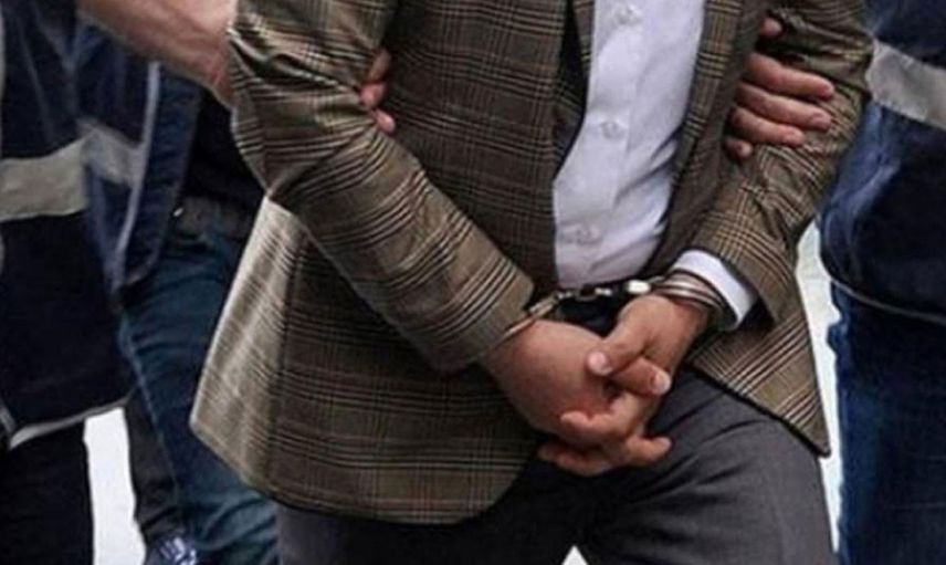 Isparta'da okul müdürü, genç kızın evinde yakalandı