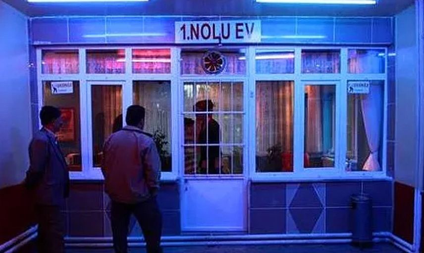 İstanbul’da 200 yıllık genelev yıkıldı! İçinden çıkanlar görenlerin midesini bulandırdı