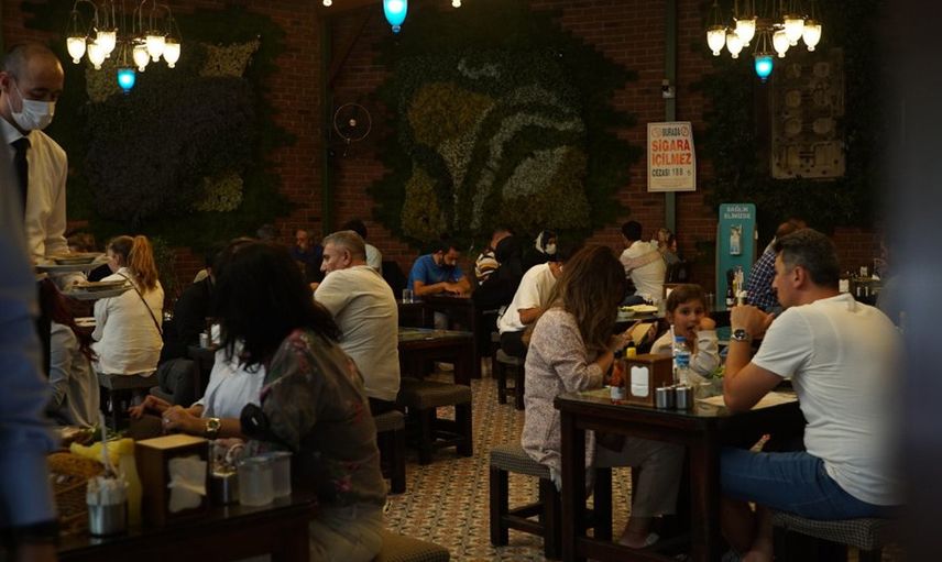 İstanbul'da 8 bin 400 lira'ya Çalışacak Garson Bulunamıyor
