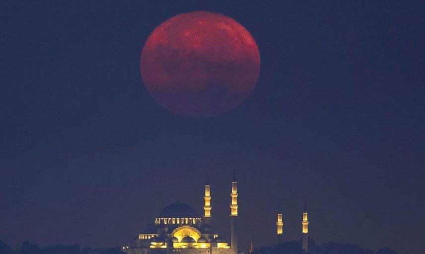 İstanbul’dan da görüldü: Gökyüzünde ‘Mavi Ay’ şöleni