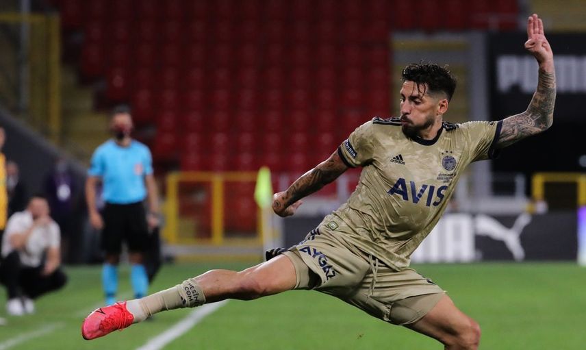 Fenerbahçe Jose Sosa İle Yollarını Ayırıyor!