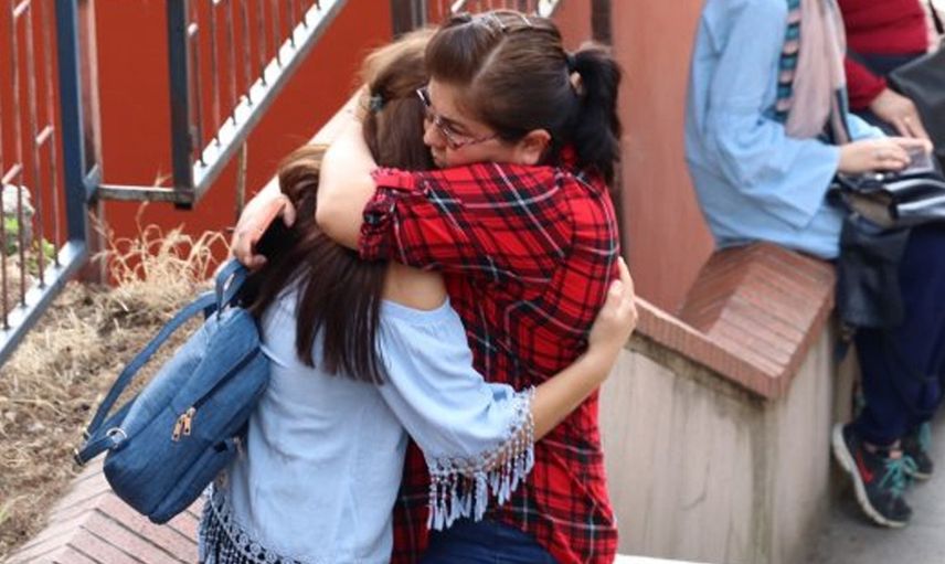 Değişmeyen Manzara: Sınava Geç Kalan Öğrenciler