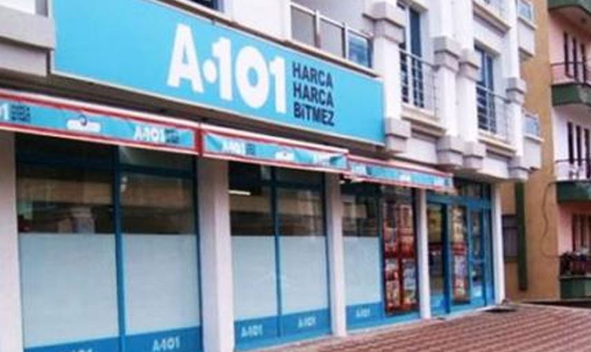 A 101'de yaşanan skandal olay! O anlar kameralara saniye saniye yansıdı
